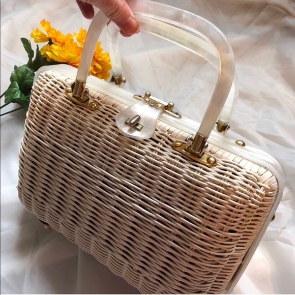 Vintage Handbags - VTG Bakelite Handle Wicker Purse